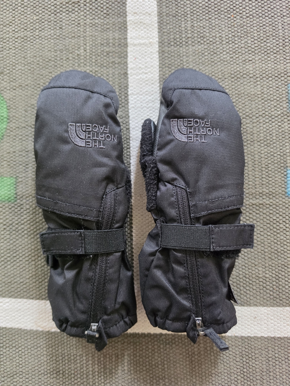 The North Face Kids' Black Insulated Mittens